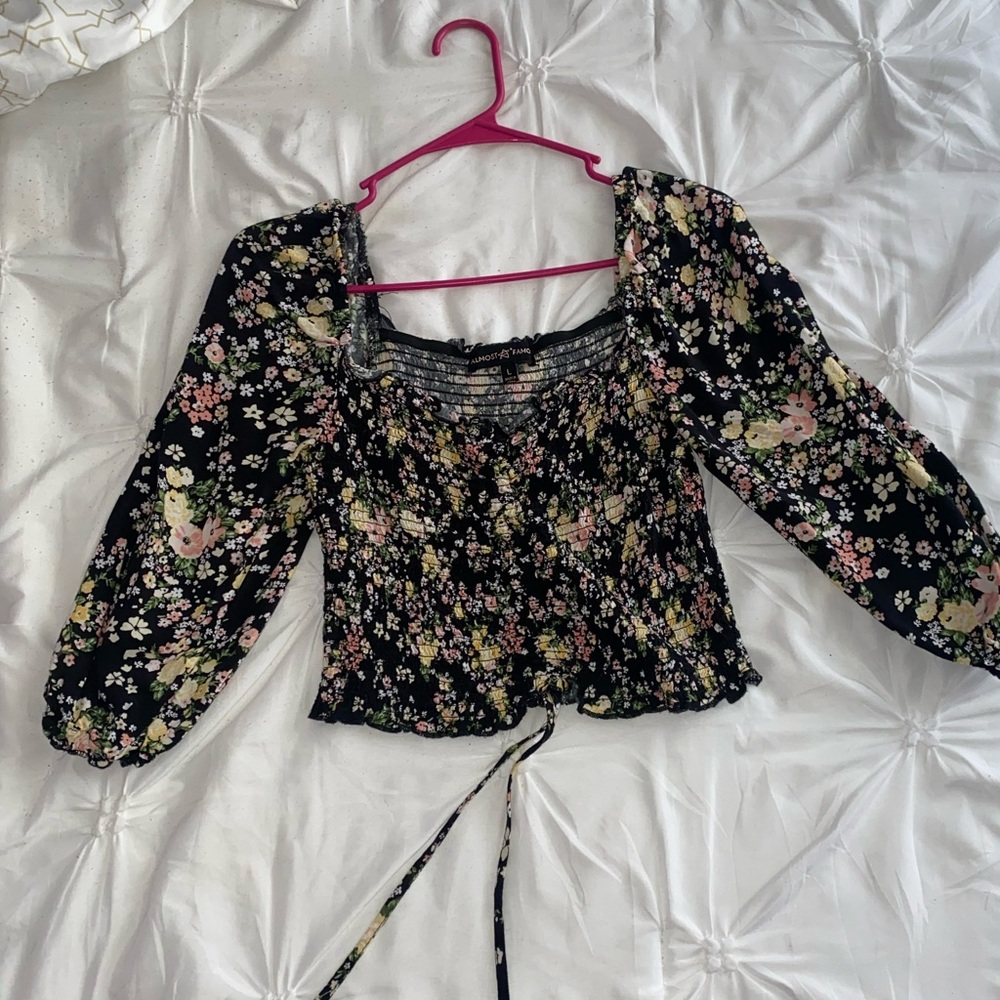 Adjustable longsleeve crop top